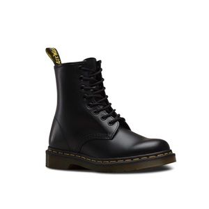 Black Dr. Martens 1460 Smooth- Size 9.5